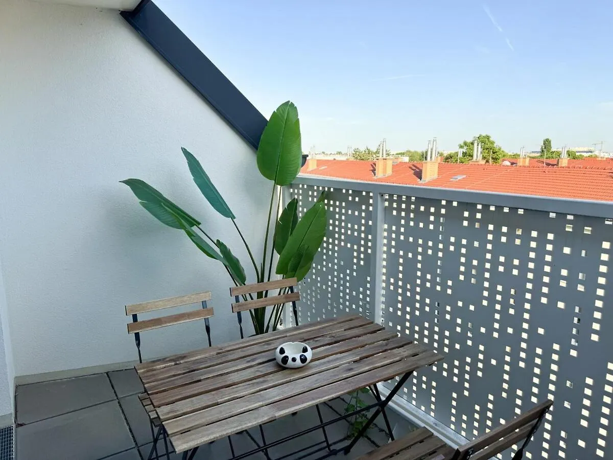 Cozy & Modern 2 Bedroom Apartment In Peaceful Area ウィーン