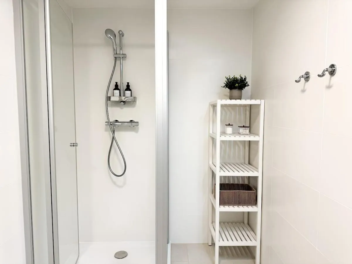 Cozy & Modern 2 Bedroom Apartment In Peaceful Area Viena 0*,